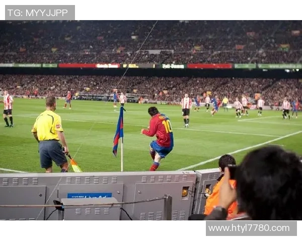 梅西巴萨街头现身：足球传奇的真实瞬间，带你走进巴塞罗那的街头风云