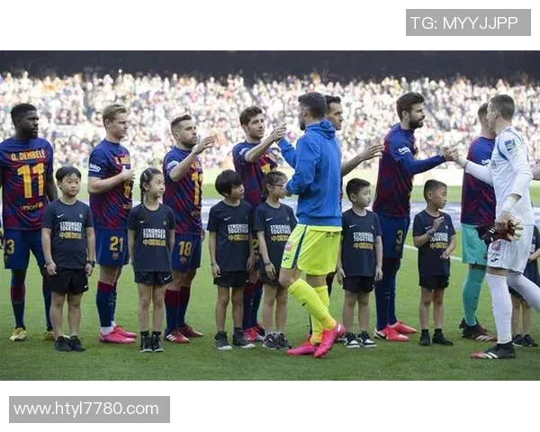 巴萨训练课:阳光、笑声与绿茵场上的“快乐足球” 巴萨训练课:阳光、笑声与绿茵场上的“快乐足球”